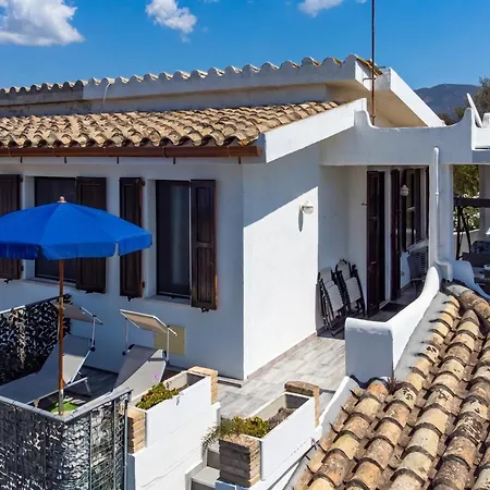 Вилла Beachfront Luxury Letizia - Sea View Terraces & Solar Energy Куарту-Сант'Элена